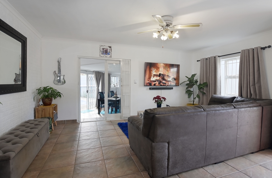 3 Bedroom Property for Sale in Table View Western Cape